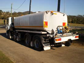 8x4 water tanker - low kilometres - picture1' - Click to enlarge