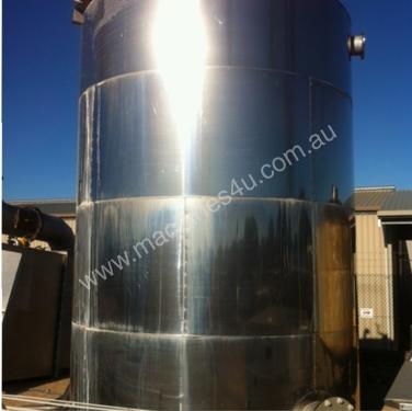 INSULATED STAINLESS TANK 33 KL
