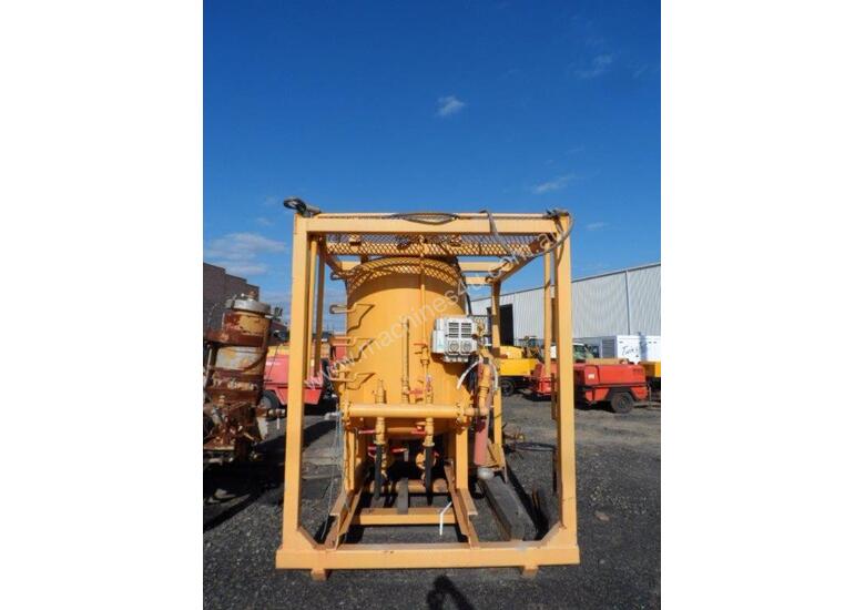 caption Clemco Mega Blast Pot