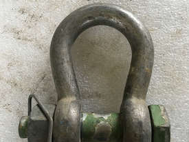 Bow Shackle 4.75 Ton 0.75 Holland Rigging Equipment - picture1' - Click to enlarge