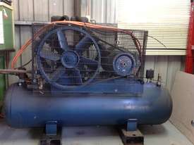 Pilot Air Compressor - picture0' - Click to enlarge
