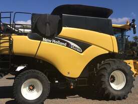 New Holland CR970 Header(Combine) Harvester/Header - picture1' - Click to enlarge