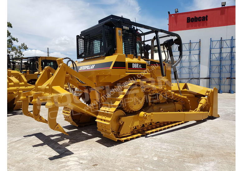 caption CATERPILLAR D6R XL Bulldozer SU Blade DOZCATRT