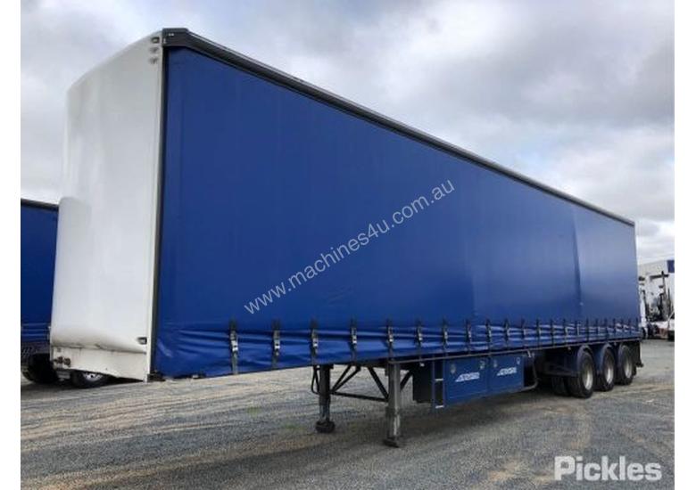 caption 2006 Maxitrans ST3