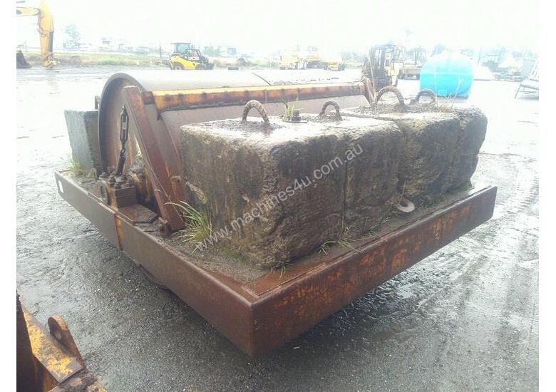 caption Custom 14 Tonne