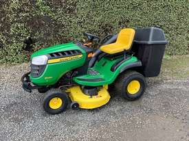 John Deere D130 Lawn Tractor - picture0' - Click to enlarge