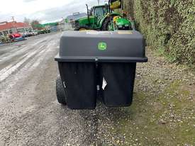 John Deere D130 Lawn Tractor - picture1' - Click to enlarge