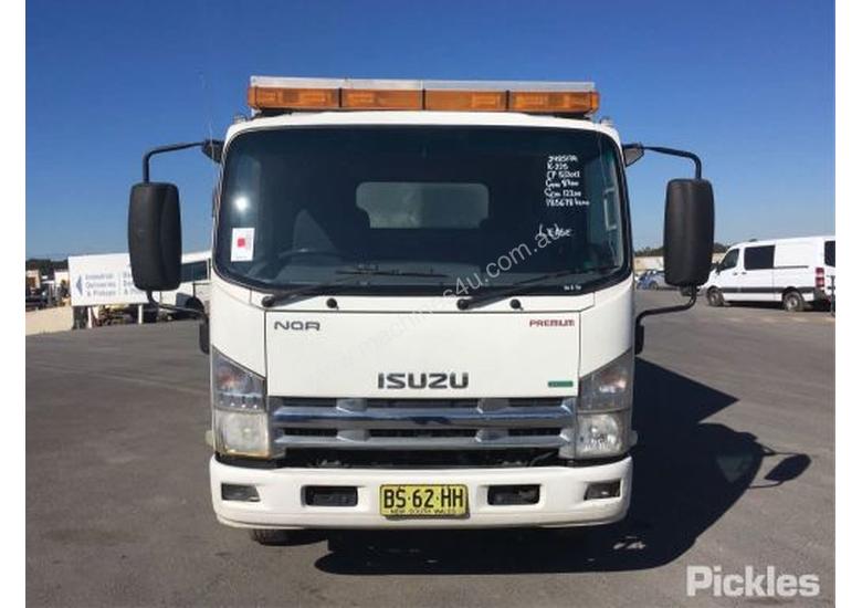 caption 2012 Isuzu NQR450 Medium