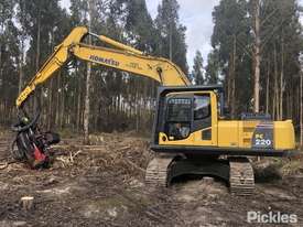 Komatsu PC220-8 - picture2' - Click to enlarge
