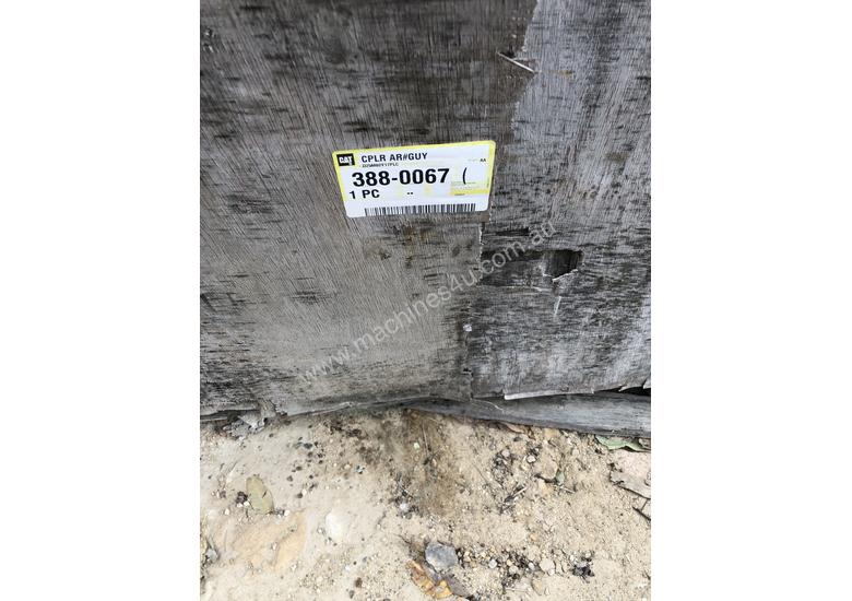 caption CAT Quick hitch B Linkage 388-0067