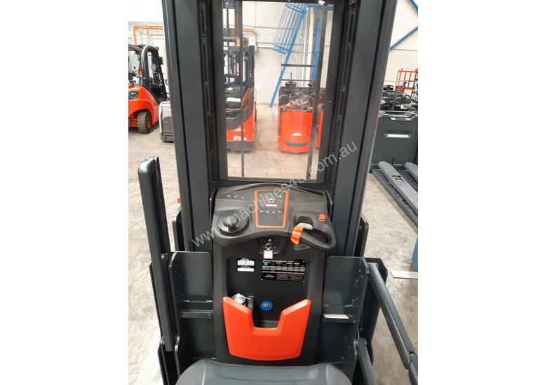 caption Used Forklift: V10 Genuine Preowned Linde 1t