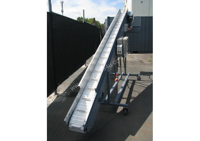 caption Large Incline Motorised Belt Conveyor - 3.8m long