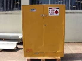 Flammable Cabinet - picture3' - Click to enlarge