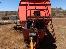 Kuhn 1860 Feed Mixer Hay/Forage Equip - picture0' - Click to enlarge