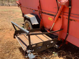 Kuhn 1860 Feed Mixer Hay/Forage Equip - picture2' - Click to enlarge