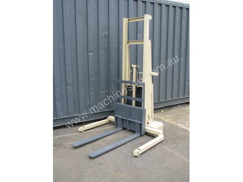 Crown Forklift Manual Walkie Stacker - 15BS64A