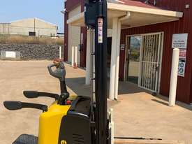 Yale MS15XUX Electric Rider Stacker - picture0' - Click to enlarge