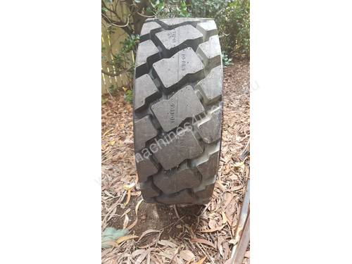 L5 Brutes Bobcat tyres