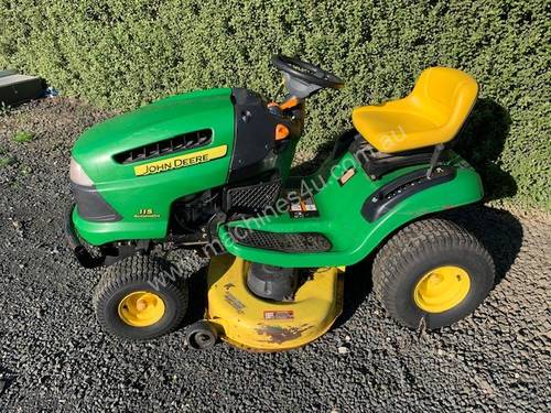 John Deere LA115 Ride on Lawn Mower