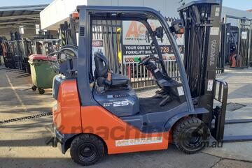ACTIVE FORKLIFTS - Toyota compact forklift 2.5 Ton narrow aisle Container mast Late Model New solid ACTIVE FORKLIFTS - Toyota compact forklift 2.5 Ton narrow aisle Container mast Late Model New solid
