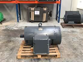 150 kw 200 hp 6 pole 980 rpm 415 volt 315 frame Toshiba Type TIKK FBKW AS1359 AC Electric Motor - picture0' - Click to enlarge