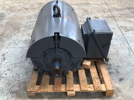 150 kw 200 hp 6 pole 980 rpm 415 volt 315 frame Toshiba Type TIKK FBKW AS1359 AC Electric Motor - picture1' - Click to enlarge