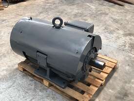 150 kw 200 hp 6 pole 980 rpm 415 volt 315 frame Toshiba Type TIKK FBKW AS1359 AC Electric Motor - picture2' - Click to enlarge
