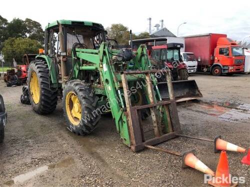 John Deere 6310