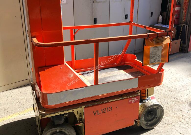 USED JLG 1230ES Electric Vertical Man Lift image 2