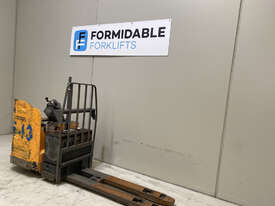 Crown PR4500 Pallet Truck Forklift - picture0' - Click to enlarge