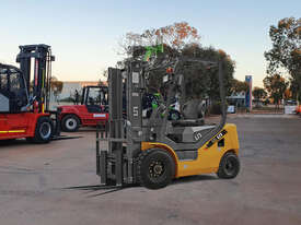UN Forklift 3T Diesel: Forklifts Australia - Excess Stock, Available Now! - picture0' - Click to enlarge