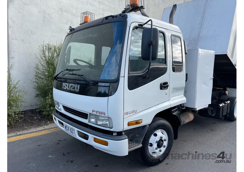 Buy Used 1998 Isuzu FRR500 Trucks in , - Listed on Machines4u