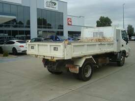 Hino 300 716 Tipper - picture2' - Click to enlarge