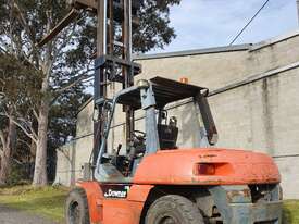 Toyota 7 tonne Fork Lift - picture2' - Click to enlarge