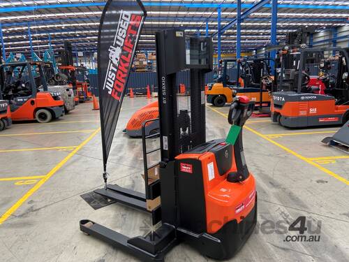 BT SWE120S 6190923 1.2 TON 1200 KG CAPACITY WALKIE STACKER PEDESTRIAN FORKLIFT