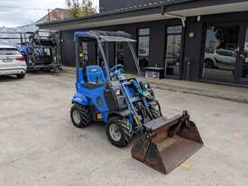 Used Multione 2.3 Mini Loader - picture0' - Click to enlarge