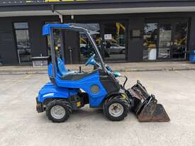 Used Multione 2.3 Mini Loader - picture2' - Click to enlarge