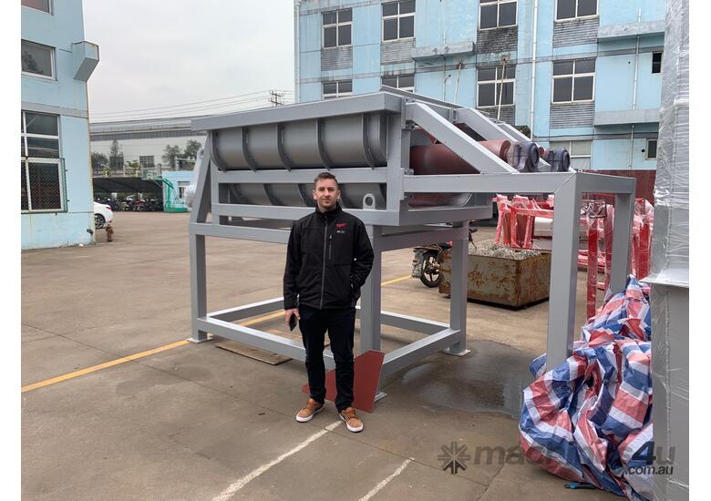 caption Telford Smith Debaler NEW