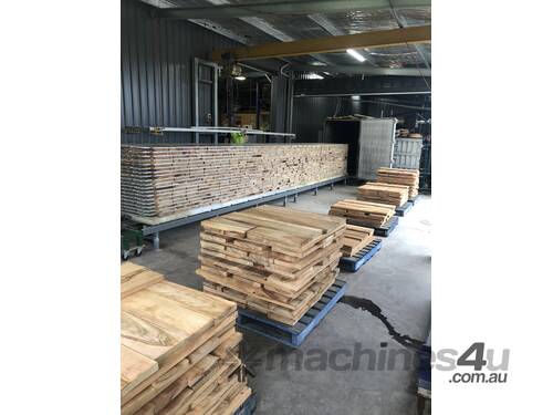 Vacuum kiln wood dryer