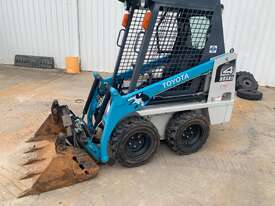 Toyota 4SDK4 mini skid steer loader for sale - picture0' - Click to enlarge