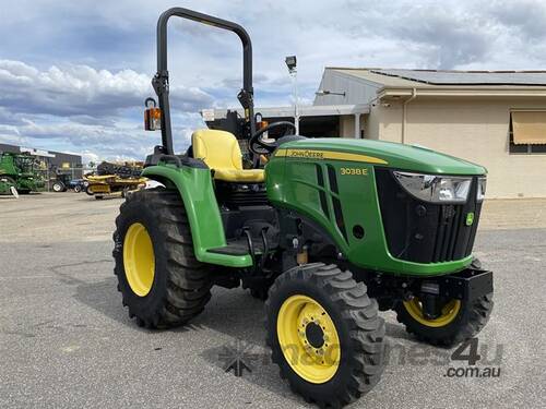 John Deere 3038E