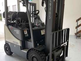 Forklift 2 tonne, Gas - picture0' - Click to enlarge