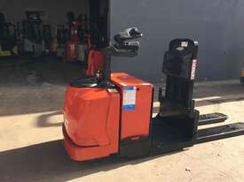 Refurbished Raymond 8510 Electric Pallet Mover - picture0' - Click to enlarge