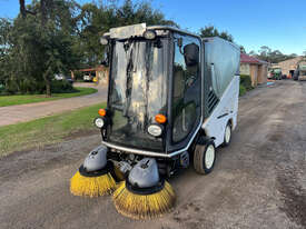 Tennant 636HS  Sweeper Sweeping/Cleaning - picture0' - Click to enlarge