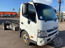 Hino 300 Series 2 - picture0' - Click to enlarge