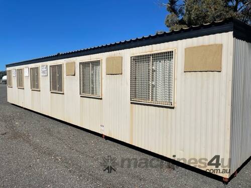 Donga Ausco 6 room 48ft Bed Wardrobe and fridge A/C 2007