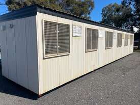 Donga Ausco 6 room 48ft Bed Wardrobe and fridge A/C 2007 - picture1' - Click to enlarge