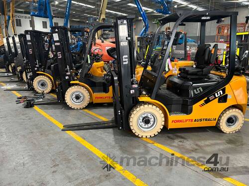 UN Forklift 2.5T LPG - Excess Stock Available Now!