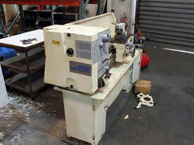 Herless 240 volt CQ 6203 Centre Lathe - picture0' - Click to enlarge