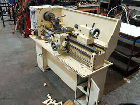 Herless 240 volt CQ 6203 Centre Lathe - picture1' - Click to enlarge